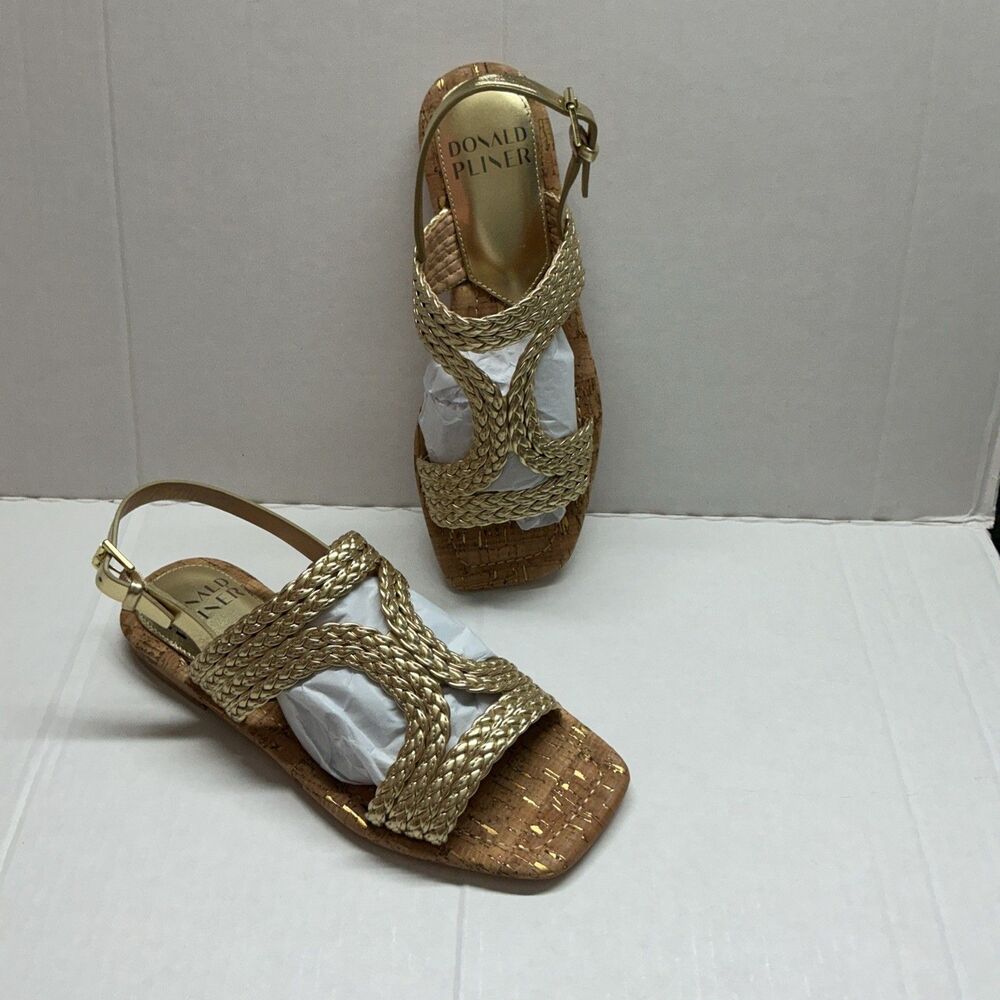 Donald Pliner Sandals Size  6 New Condition With Out Tags